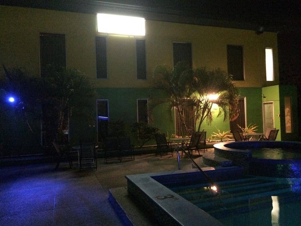 Airport Suites Hotel Piarco Exterior foto