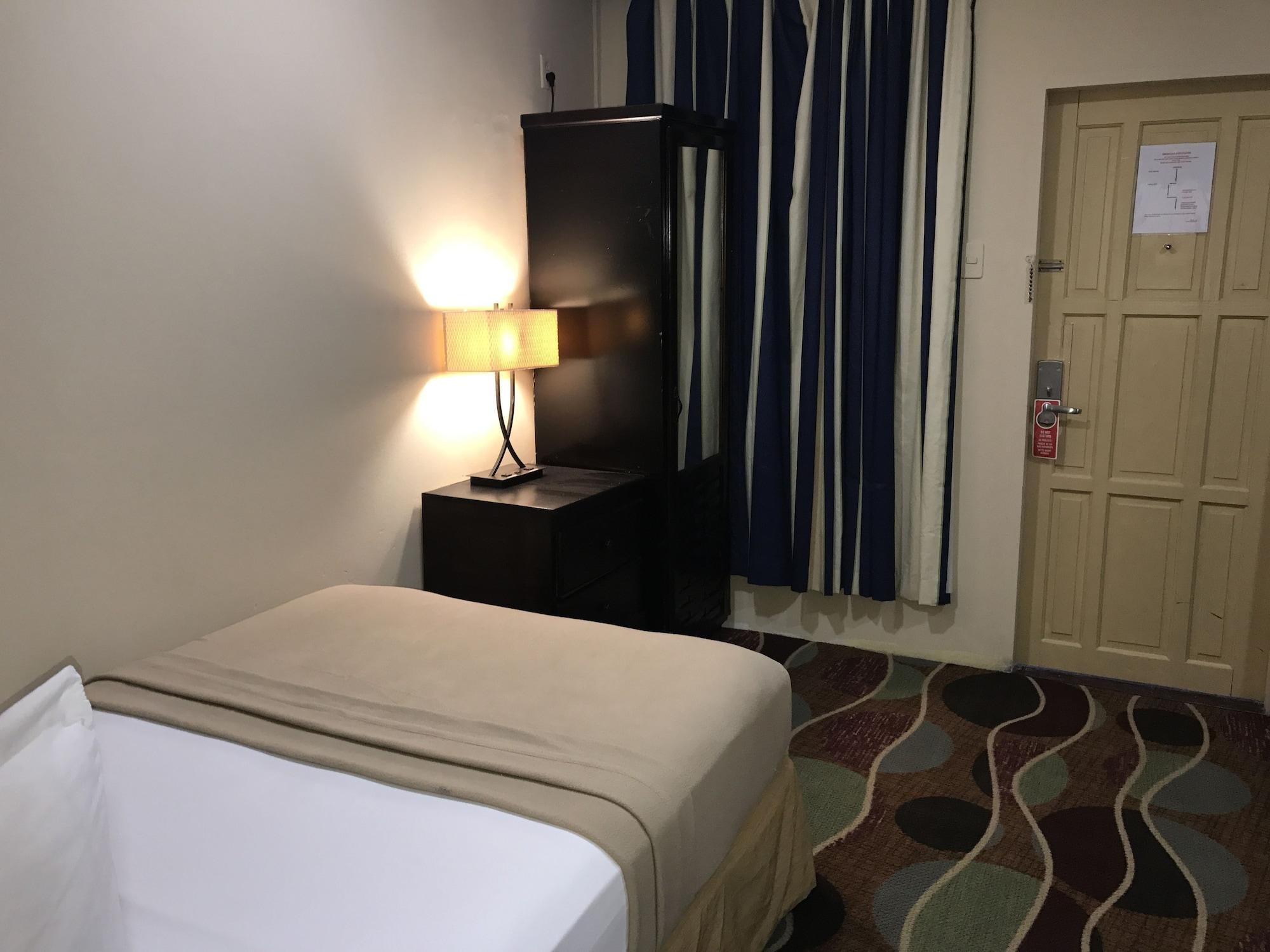 Airport Suites Hotel Piarco Exterior foto
