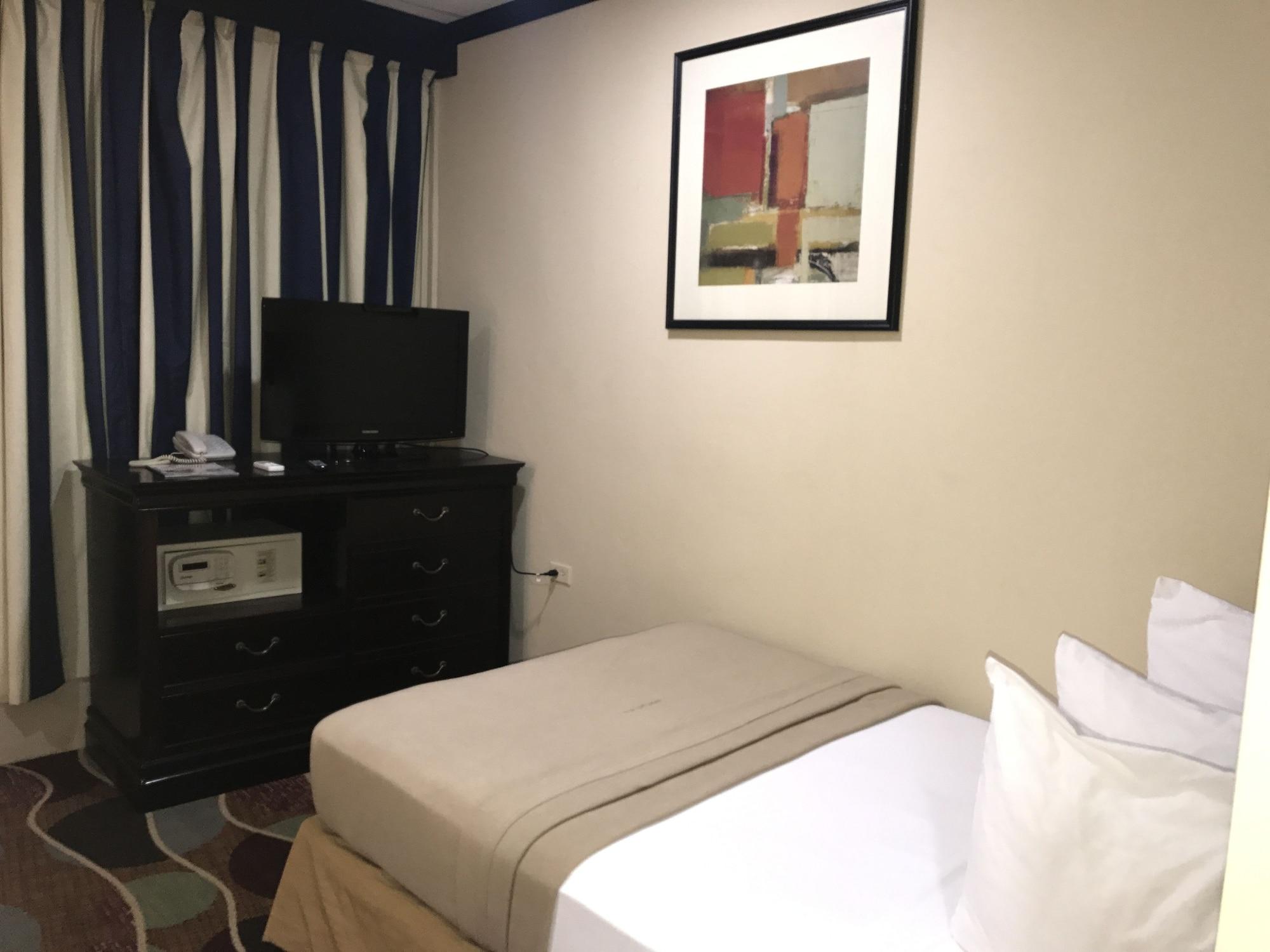 Airport Suites Hotel Piarco Exterior foto