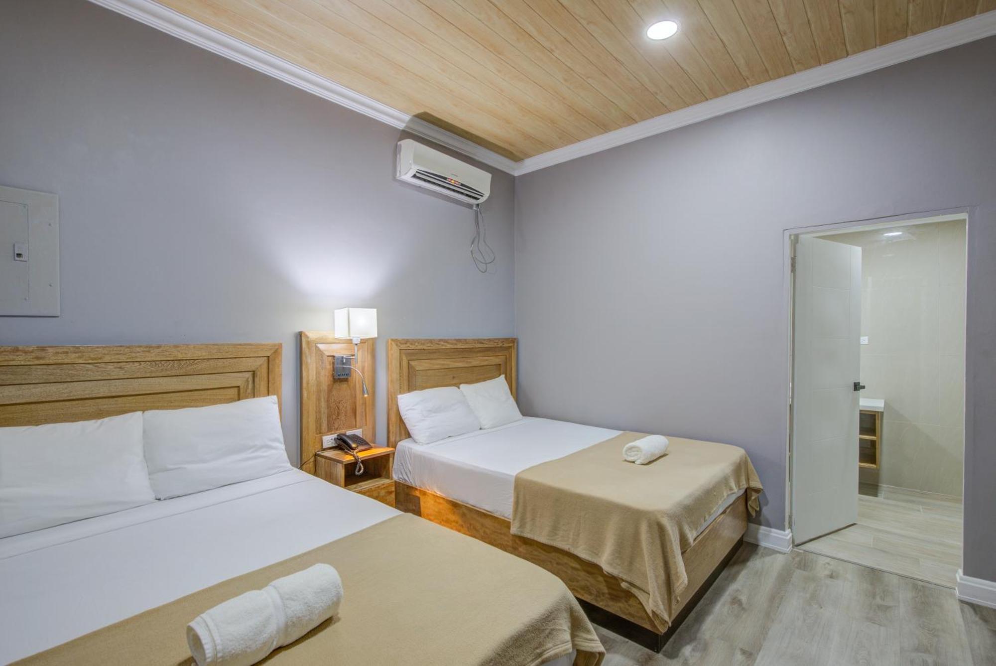 Airport Suites Hotel Piarco Exterior foto