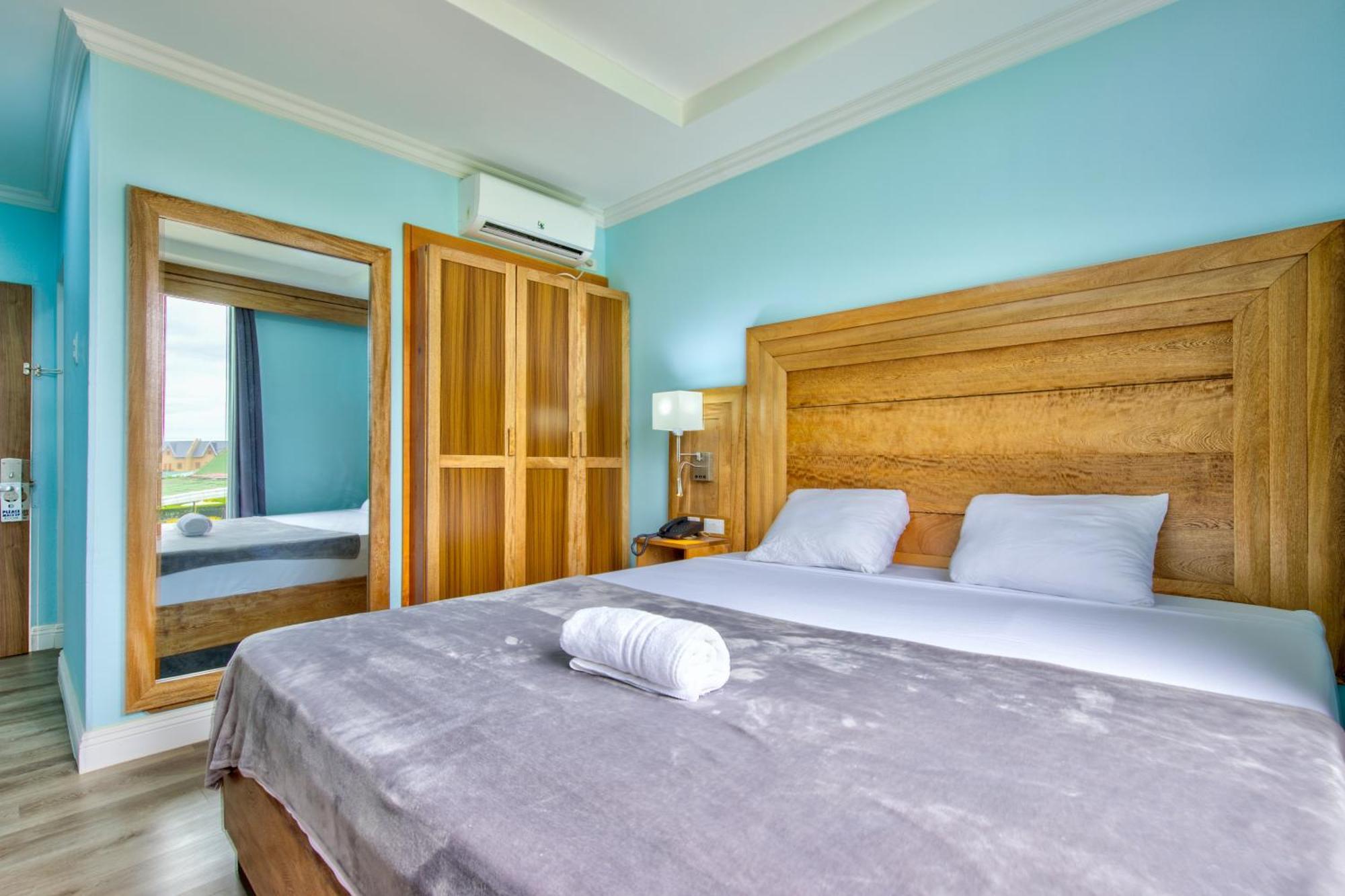 Airport Suites Hotel Piarco Exterior foto