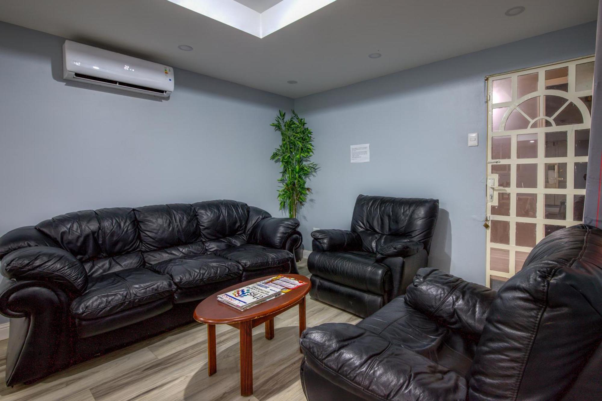 Airport Suites Hotel Piarco Exterior foto