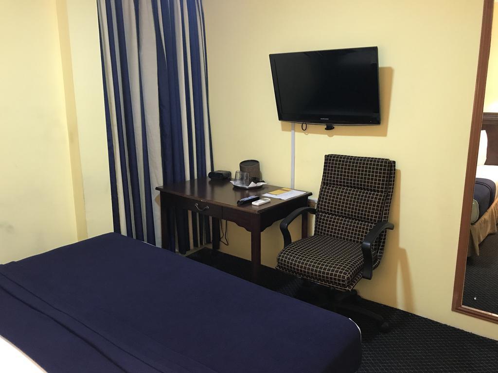 Airport Suites Hotel Piarco Exterior foto